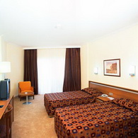 Отель Queen's Park Resort 5*
